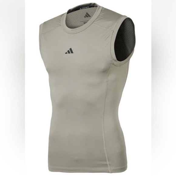 Adidas Mens Tech Fit Sleeveless Training Tank Top Jersey Size XL Compression FIT - Picture 1 of 15